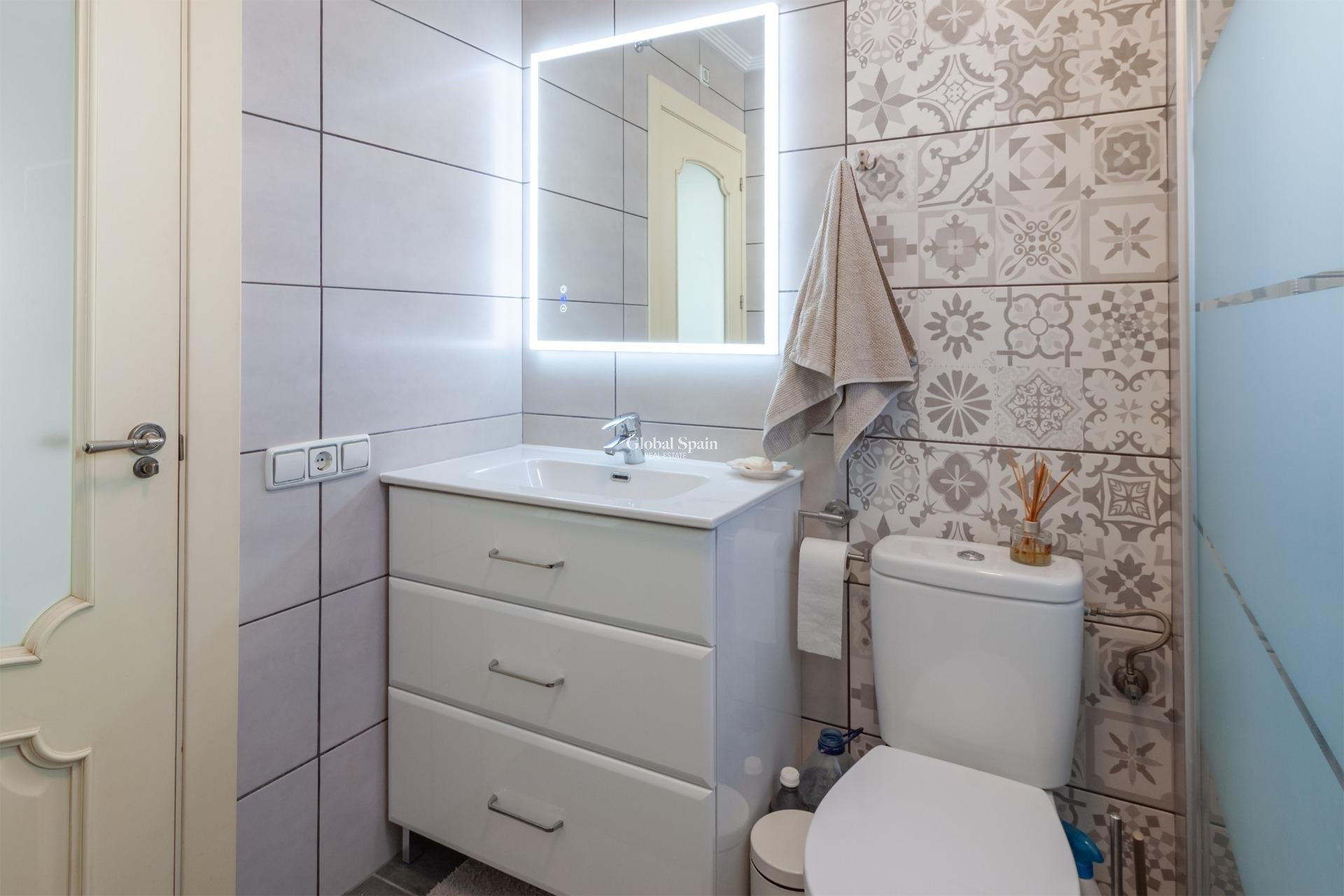 Resale - VILLA -
ORIHUELA COSTA - Los Almendros-la Florida