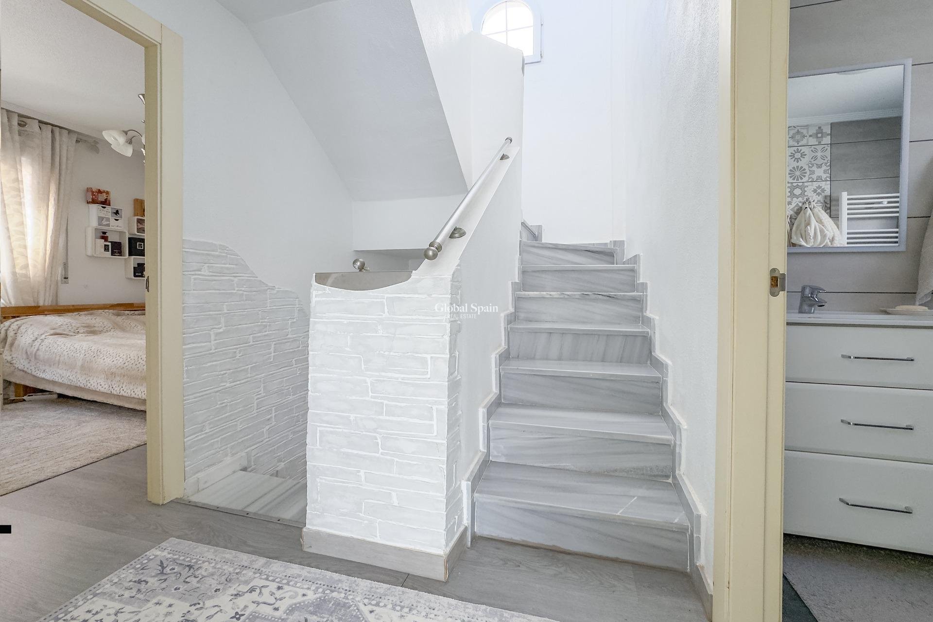 Resale - VILLA -
ORIHUELA COSTA - Los Almendros-la Florida