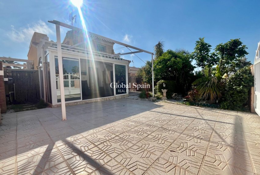 Resale - VILLA -
ORIHUELA COSTA - Los Almendros-la Florida