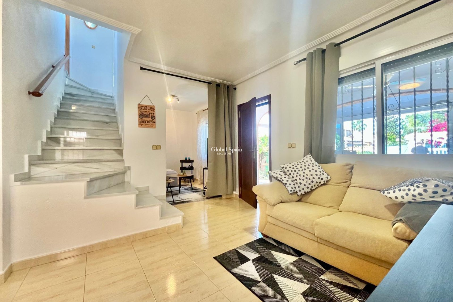 Resale - VILLA -
ORIHUELA COSTA - Los Almendros-la Florida