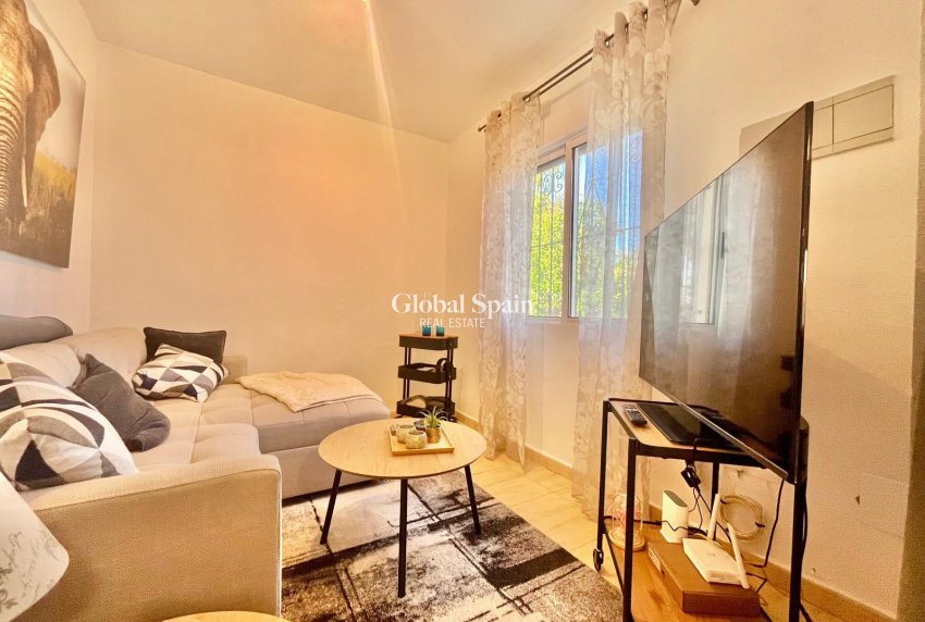 Resale - VILLA -
ORIHUELA COSTA - Los Almendros-la Florida