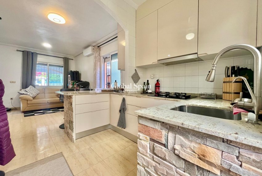 Resale - VILLA -
ORIHUELA COSTA - Los Almendros-la Florida