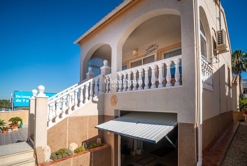 Resale - VILLA -
ORIHUELA COSTA - Los Altos