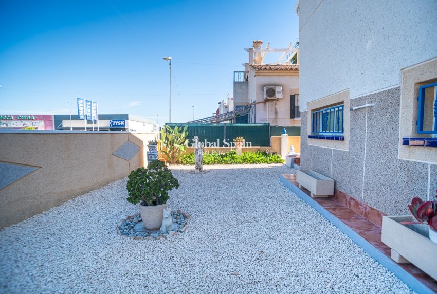 Resale - VILLA -
ORIHUELA COSTA - Los Altos