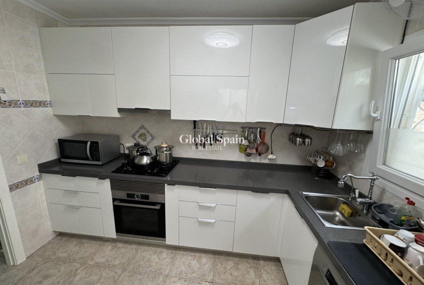 Resale - VILLA -
ORIHUELA COSTA - Los Dolses