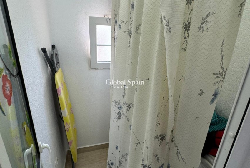 Resale - VILLA -
ORIHUELA COSTA - Los Dolses