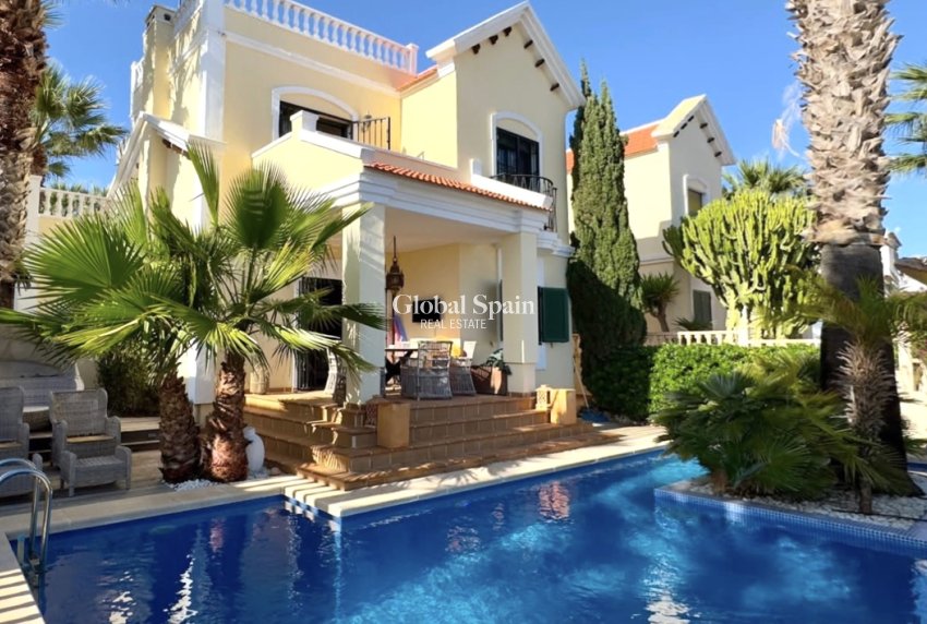 Resale - VILLA -
ORIHUELA COSTA - Los Doses