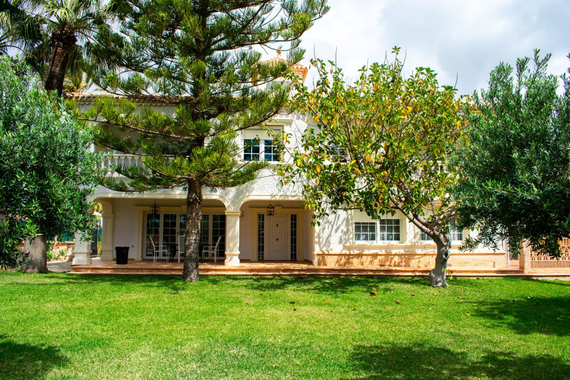 Resale - VILLA -
ORIHUELA COSTA - MUY CERCA DE LA PLAYA