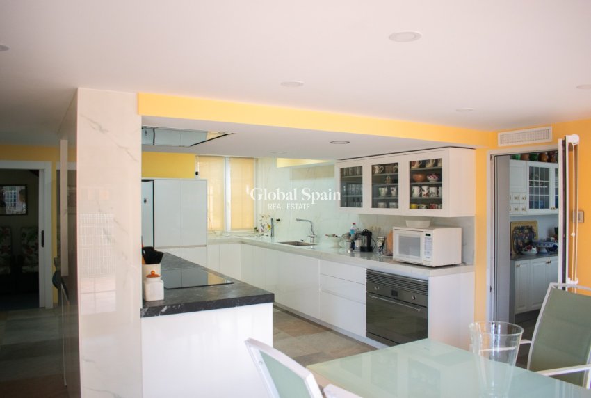 Resale - VILLA -
ORIHUELA COSTA - MUY CERCA DE LA PLAYA