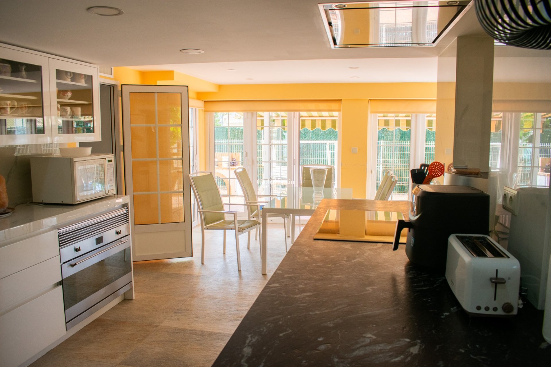 Resale - VILLA -
ORIHUELA COSTA - MUY CERCA DE LA PLAYA