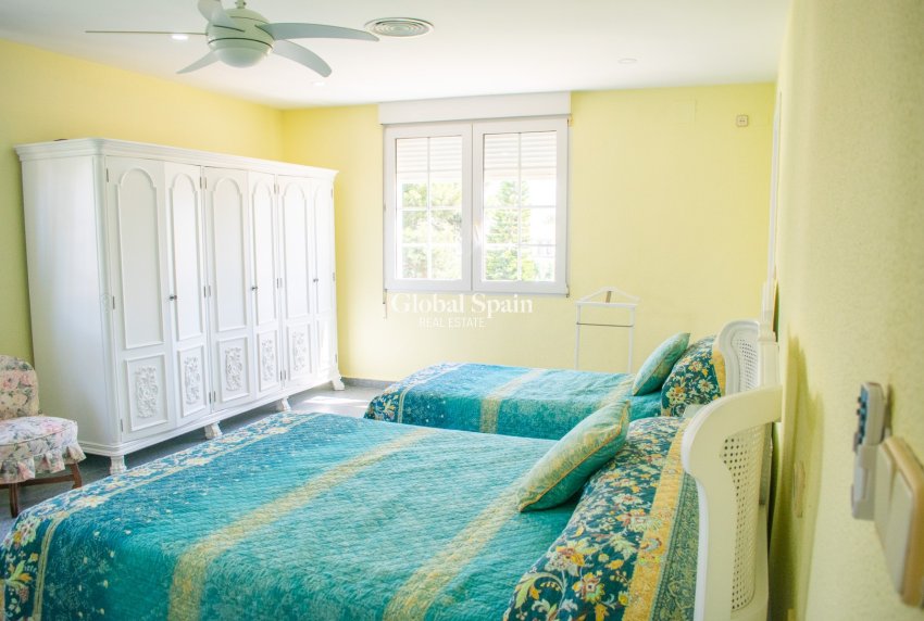 Resale - VILLA -
ORIHUELA COSTA - MUY CERCA DE LA PLAYA