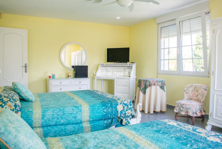 Resale - VILLA -
ORIHUELA COSTA - MUY CERCA DE LA PLAYA