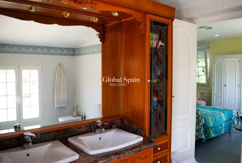 Resale - VILLA -
ORIHUELA COSTA - MUY CERCA DE LA PLAYA