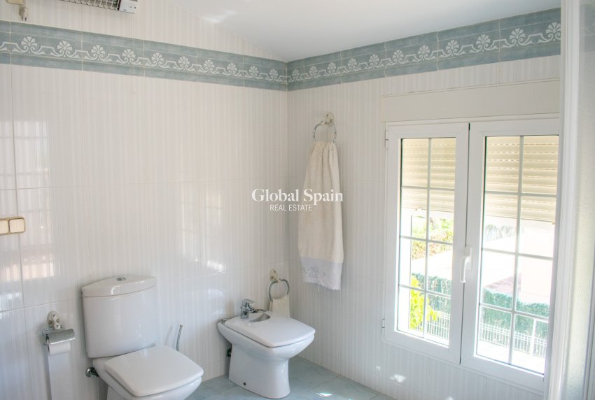 Resale - VILLA -
ORIHUELA COSTA - MUY CERCA DE LA PLAYA