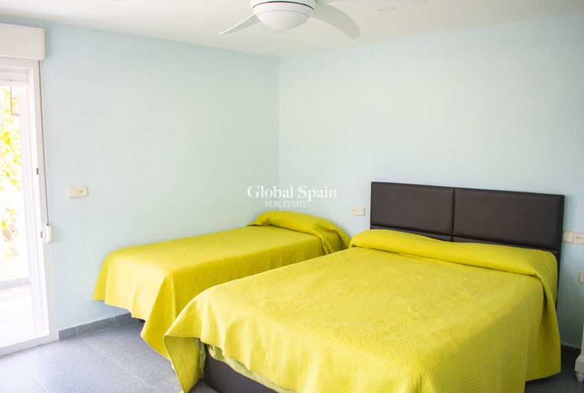 Resale - VILLA -
ORIHUELA COSTA - MUY CERCA DE LA PLAYA