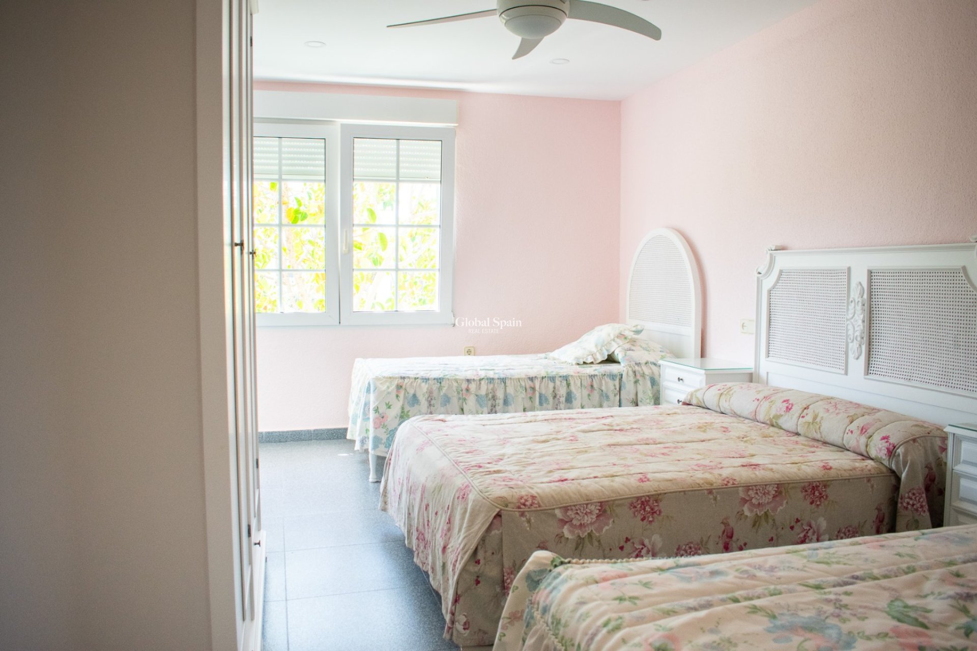 Resale - VILLA -
ORIHUELA COSTA - MUY CERCA DE LA PLAYA