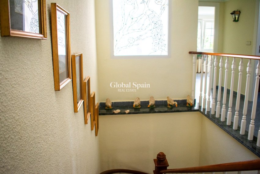 Resale - VILLA -
ORIHUELA COSTA - MUY CERCA DE LA PLAYA