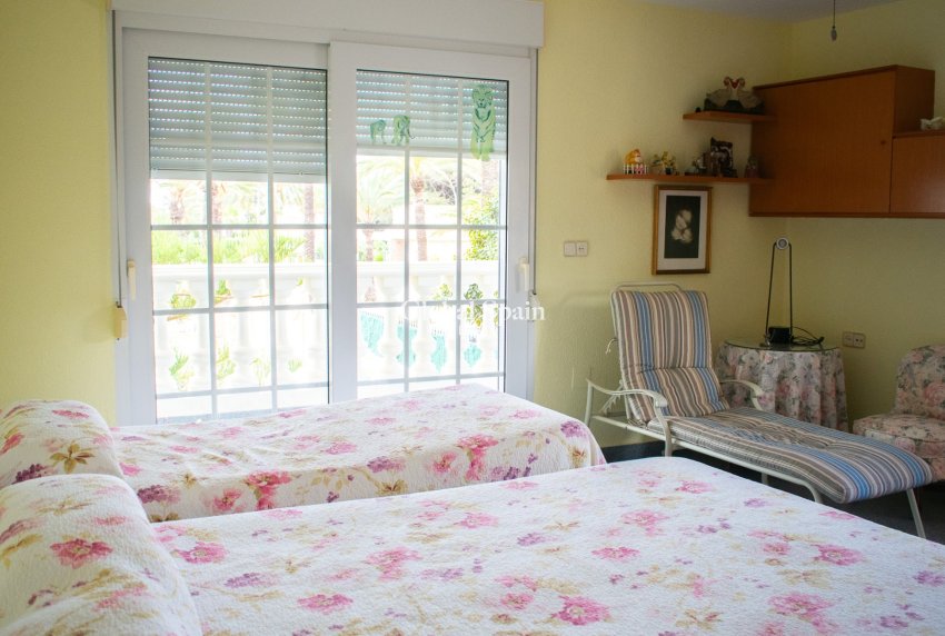 Resale - VILLA -
ORIHUELA COSTA - MUY CERCA DE LA PLAYA