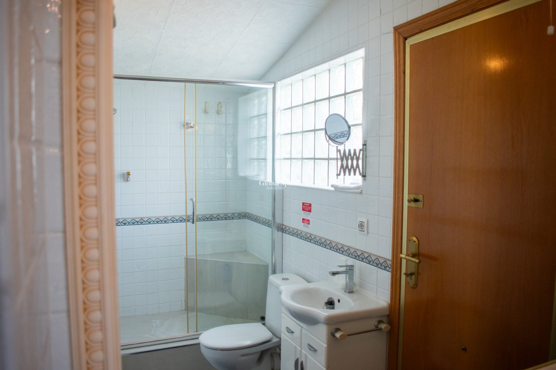 Resale - VILLA -
ORIHUELA COSTA - MUY CERCA DE LA PLAYA