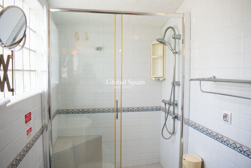 Resale - VILLA -
ORIHUELA COSTA - MUY CERCA DE LA PLAYA