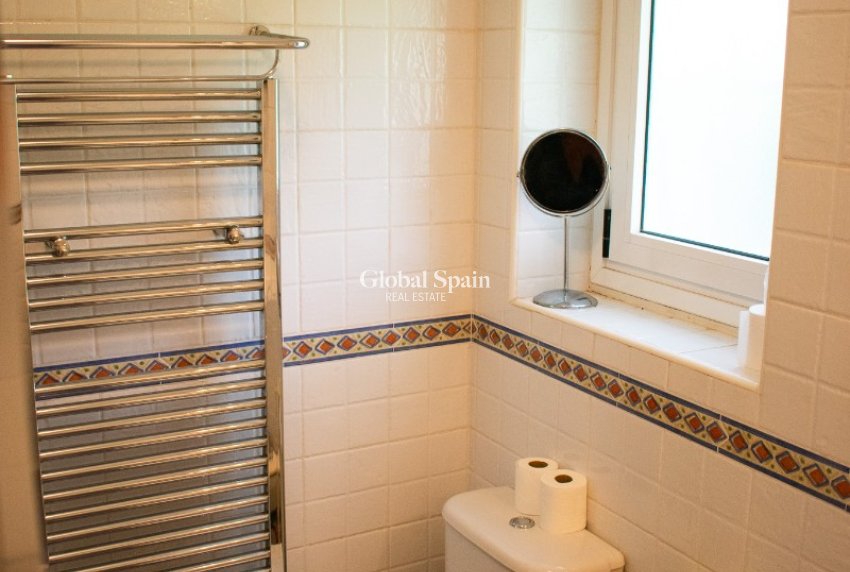 Resale - VILLA -
ORIHUELA COSTA - MUY CERCA DE LA PLAYA