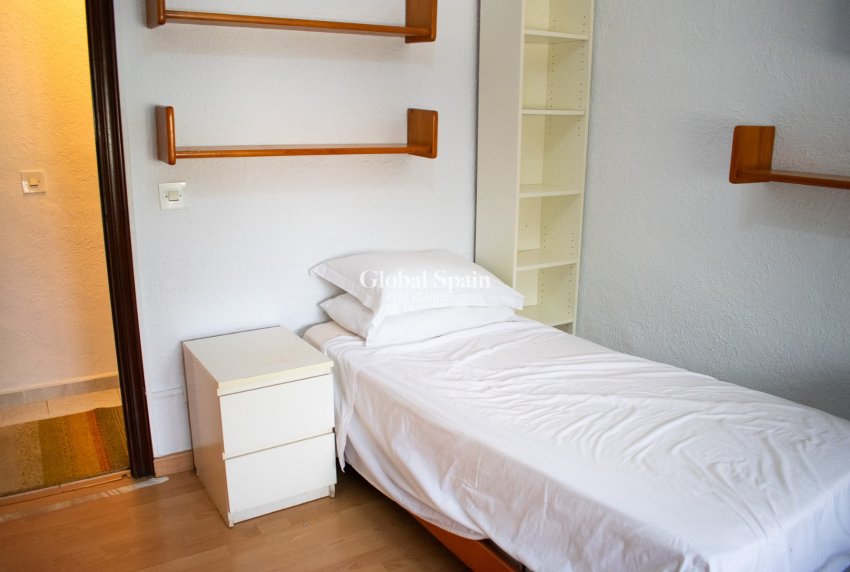 Resale - VILLA -
ORIHUELA COSTA - MUY CERCA DE LA PLAYA