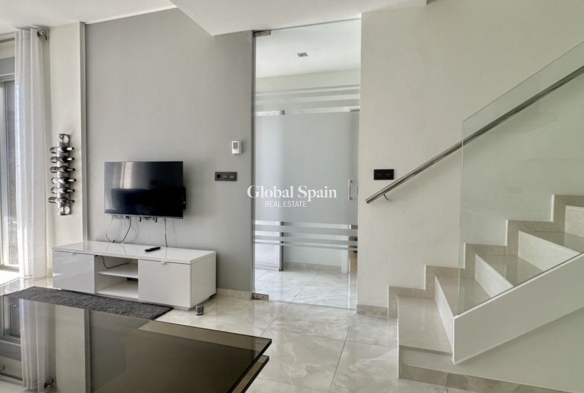 Resale - Villa -
ORIHUELA COSTA - Orihuela Costa