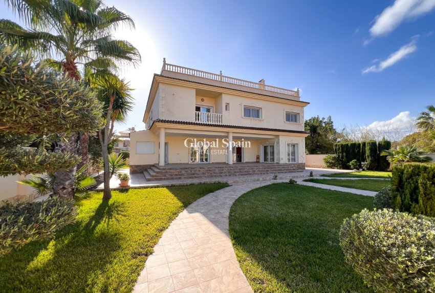 Resale - VILLA -
ORIHUELA COSTA - Orihuela Costa