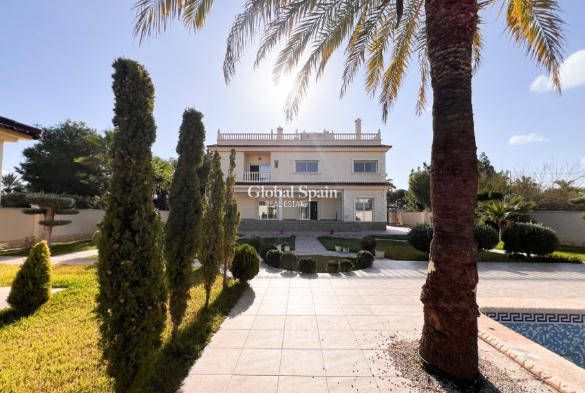 Resale - VILLA -
ORIHUELA COSTA - Orihuela Costa