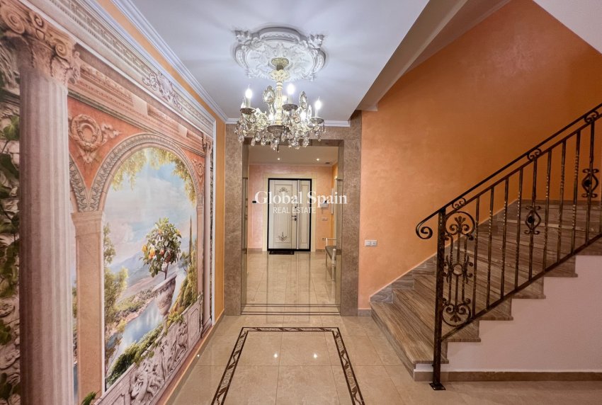 Resale - VILLA -
ORIHUELA COSTA - Orihuela Costa