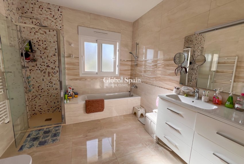 Resale - VILLA -
ORIHUELA COSTA - Orihuela Costa