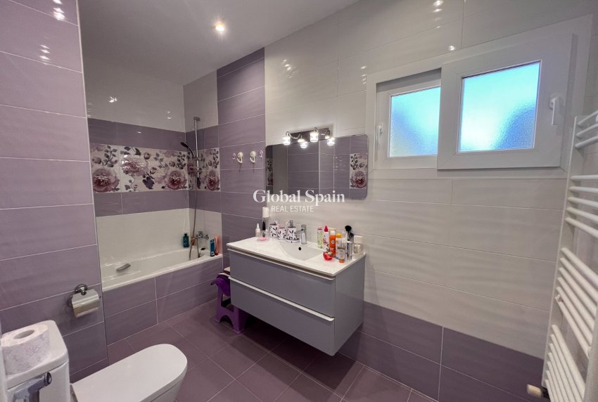 Resale - VILLA -
ORIHUELA COSTA - Orihuela Costa