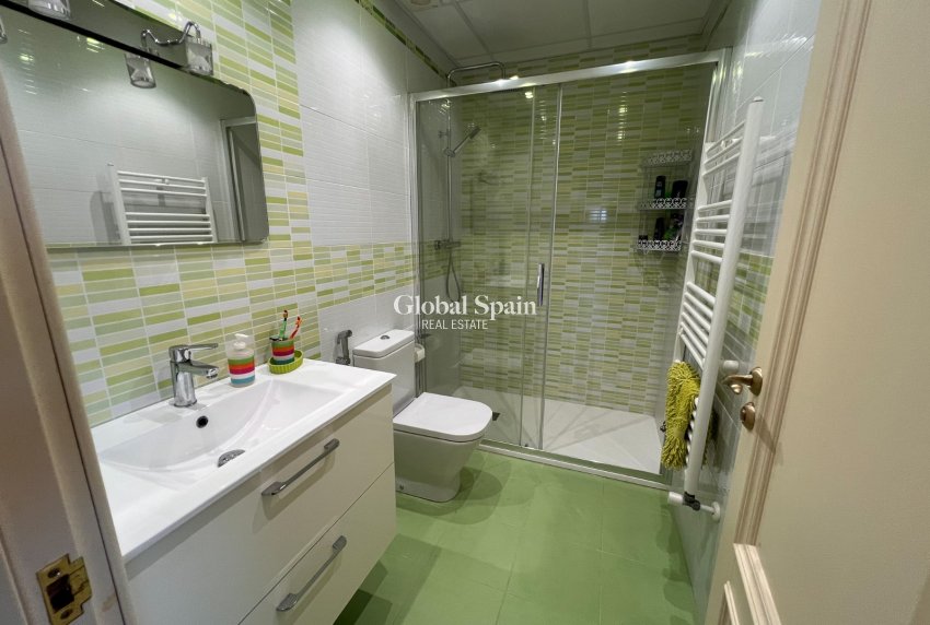 Resale - VILLA -
ORIHUELA COSTA - Orihuela Costa