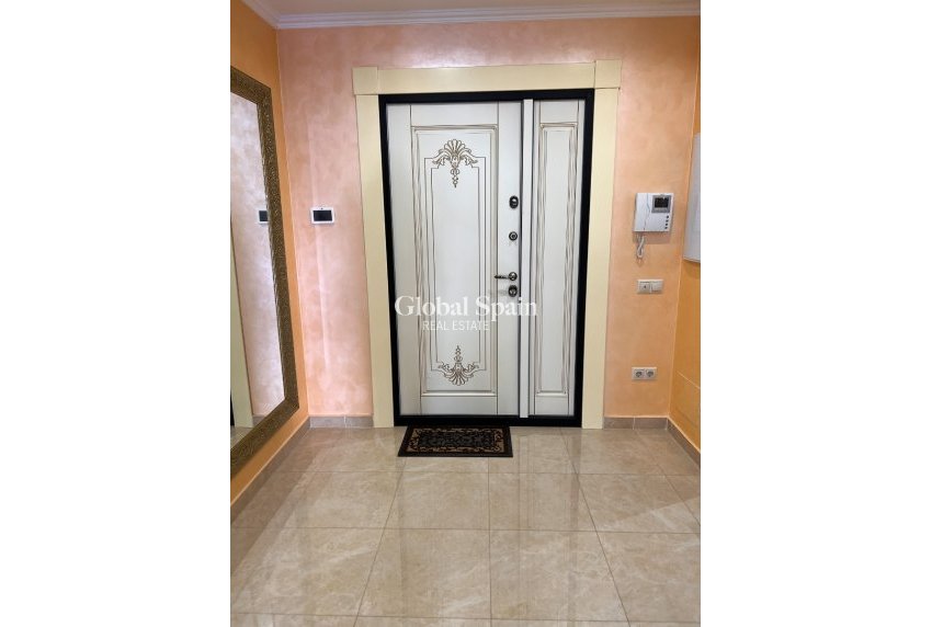 Resale - VILLA -
ORIHUELA COSTA - Orihuela Costa