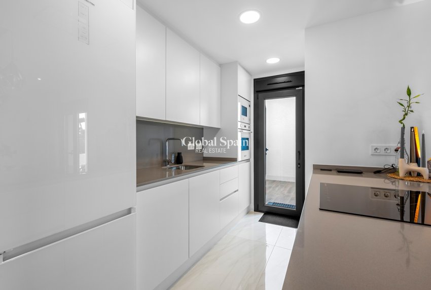 Resale - VILLA -
ORIHUELA COSTA - Orihuela