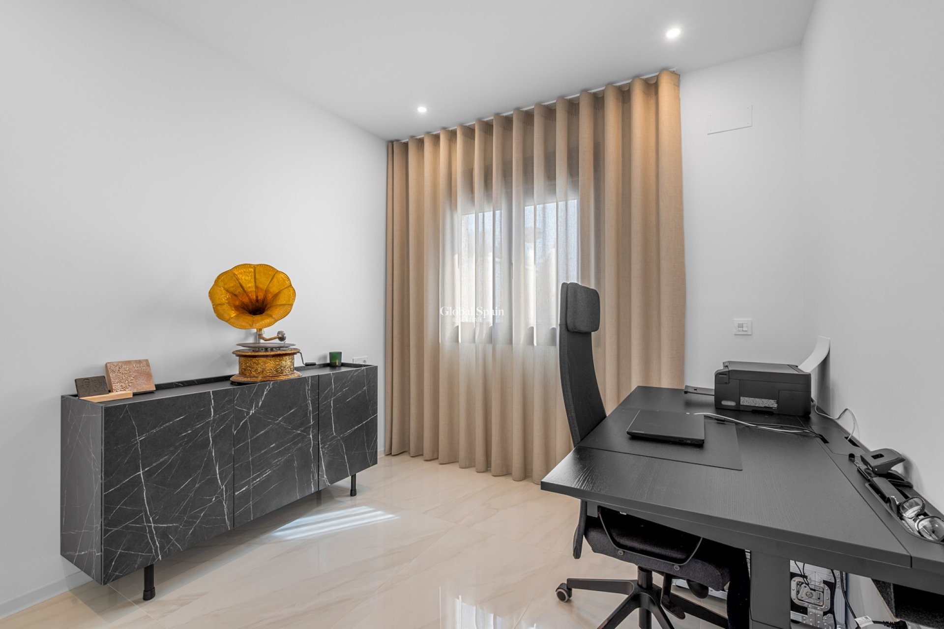 Resale - VILLA -
ORIHUELA COSTA - Orihuela