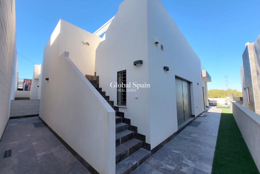 Resale - VILLA -
ORIHUELA COSTA - Pau 26