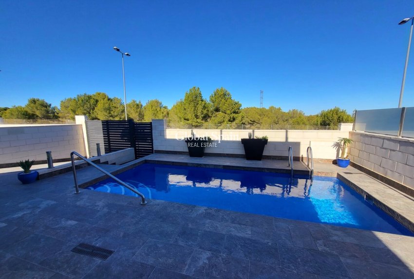 Resale - VILLA -
ORIHUELA COSTA - Pau 26