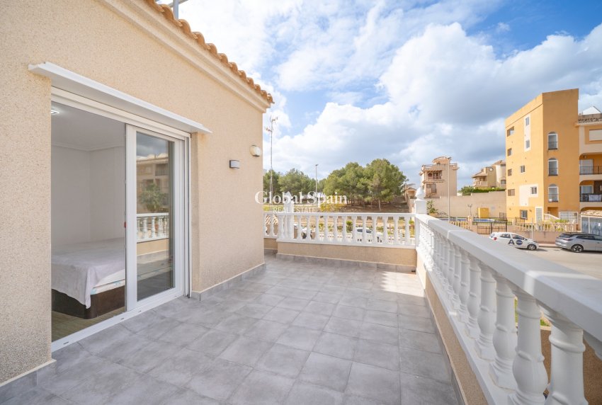 Resale - VILLA -
ORIHUELA COSTA - Pau 26