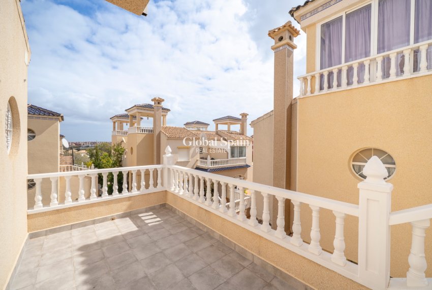 Resale - VILLA -
ORIHUELA COSTA - Pau 26