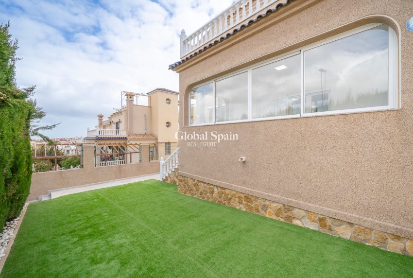 Resale - VILLA -
ORIHUELA COSTA - Pau 26