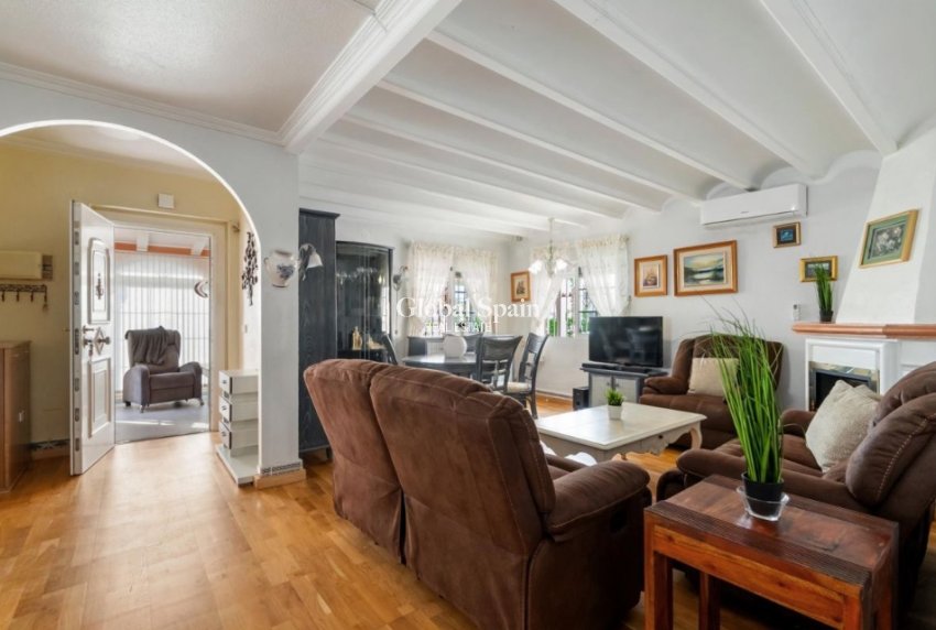 Resale - Villa -
ORIHUELA COSTA - Playa Flamenca