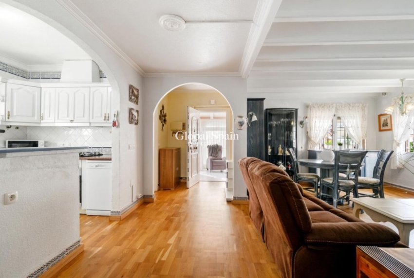 Resale - Villa -
ORIHUELA COSTA - Playa Flamenca