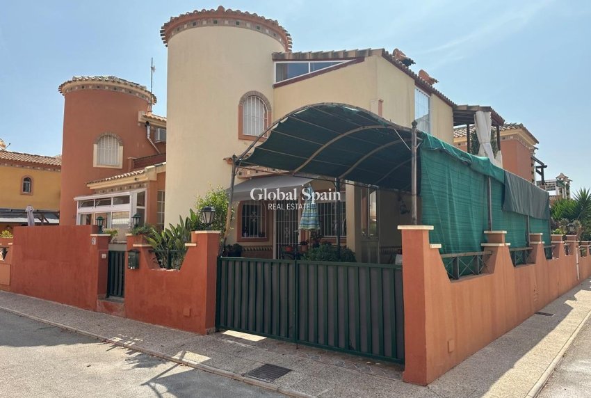 Resale - VILLA -
ORIHUELA COSTA - Playa Flamenca