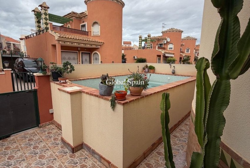 Resale - VILLA -
ORIHUELA COSTA - Playa Flamenca