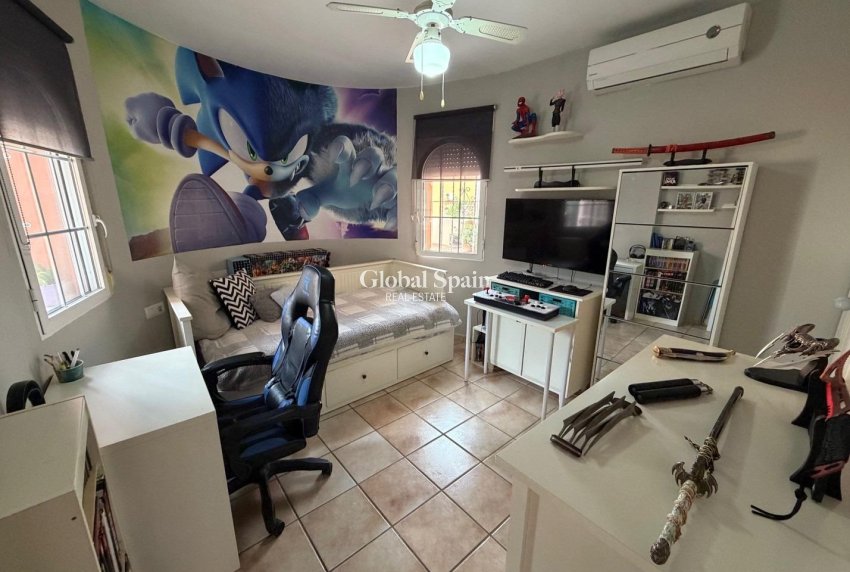 Resale - VILLA -
ORIHUELA COSTA - Playa Flamenca