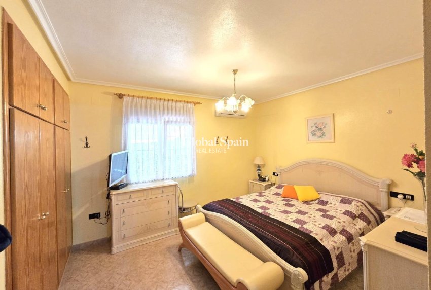 Resale - VILLA -
ORIHUELA COSTA - Playa Flamenca