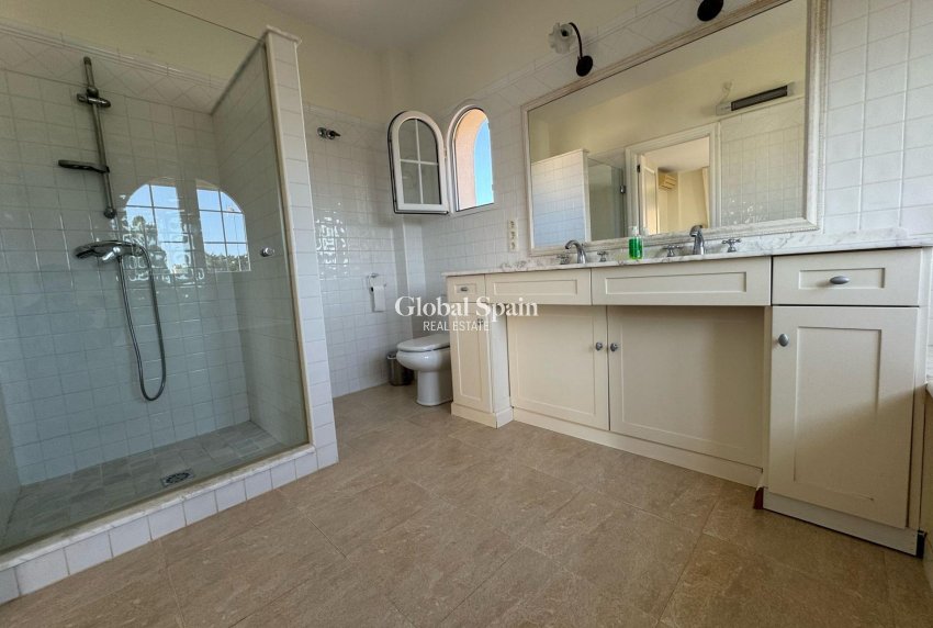 Resale - VILLA -
ORIHUELA COSTA - Playa Flamenca