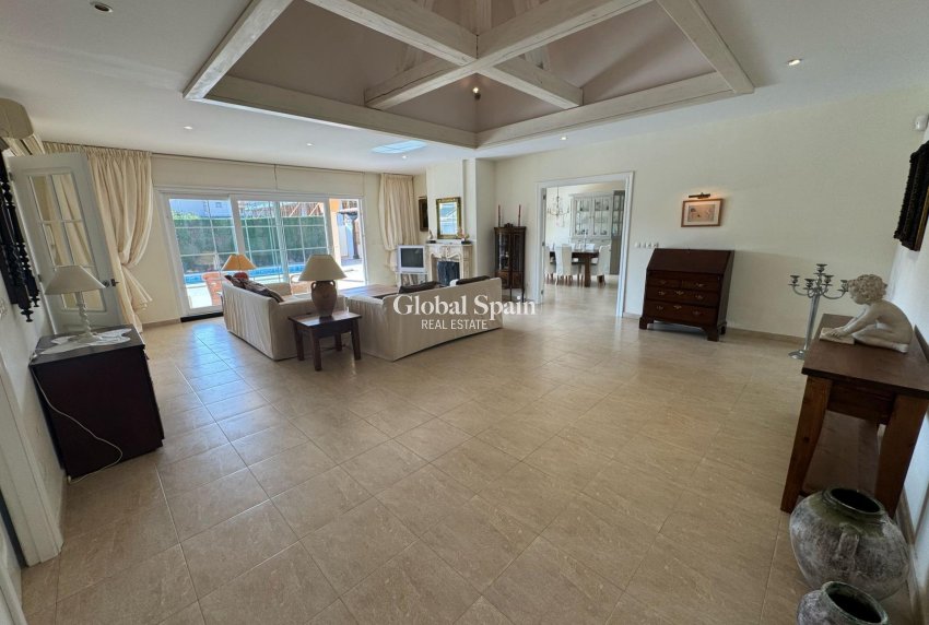 Resale - VILLA -
ORIHUELA COSTA - Playa Flamenca
