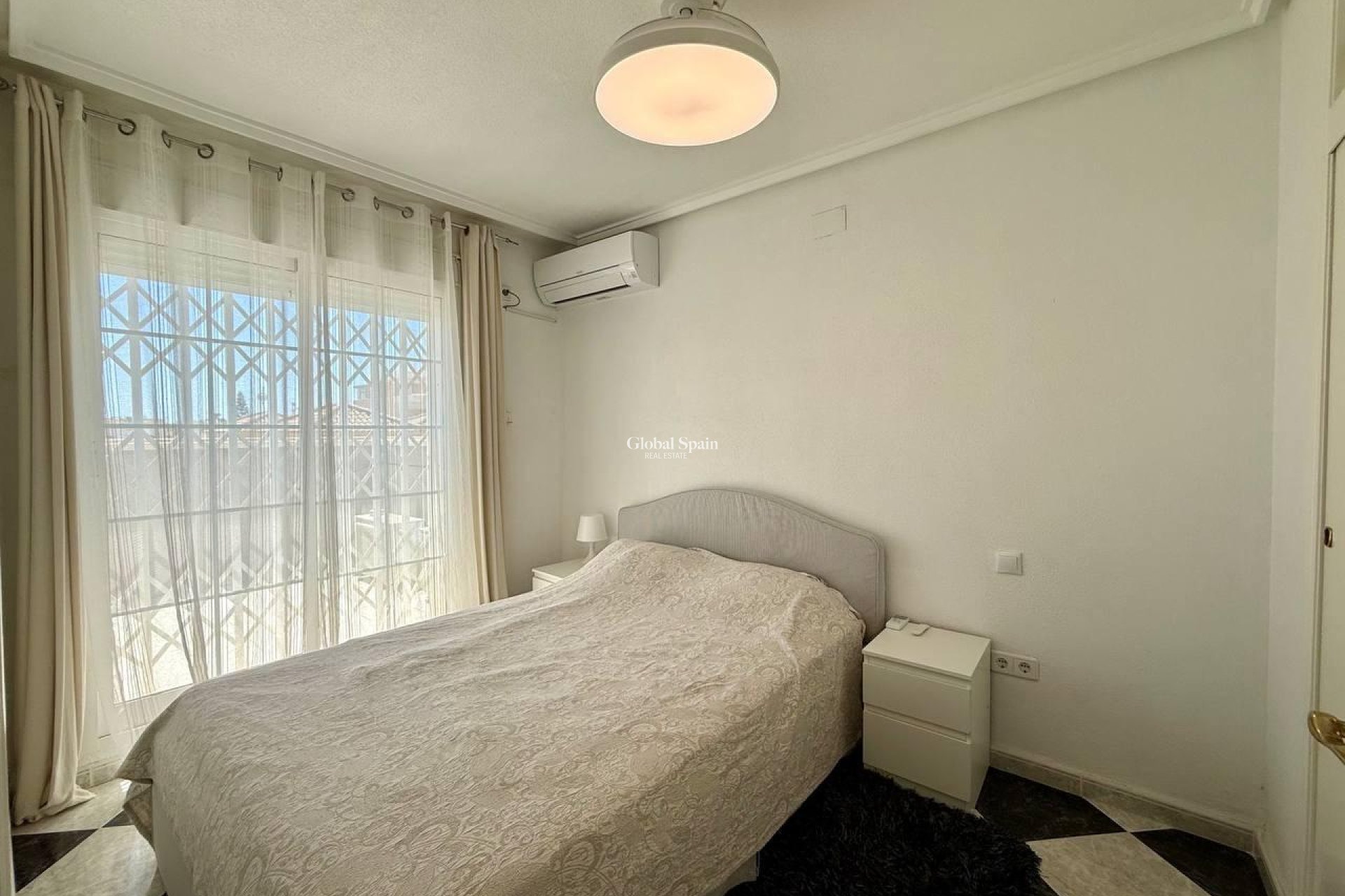 Resale - VILLA -
ORIHUELA COSTA - Playa Flamenca